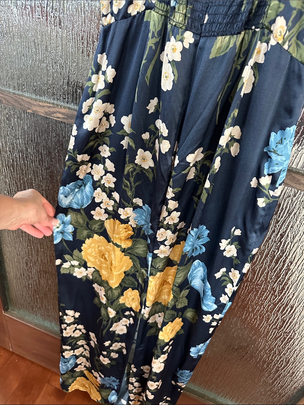 Reformation Navy Frankie Silk Dress
Navy Floral Slip Maxi Dress Sz 4. - Picture 11 of 14